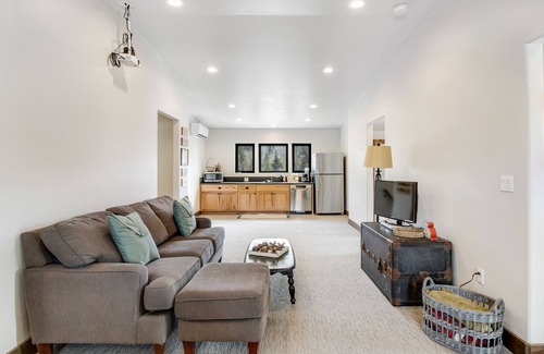 McCall Kabine | Mountain riverfront cabin, family-friendly w/hiking, fishing, fireplace, & WiFi