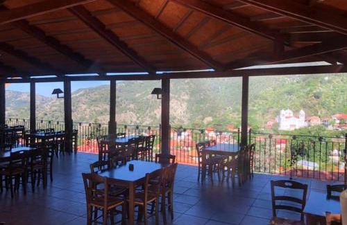 Pedhoulas Hotel | Mountain Rose Hotel & Restaurant