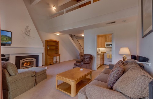 Carnelian Woods Haus | Berglied: 1 BR, 1. 5 BA Stadthaus in Carnelian Bay, Schlafmöglichkeiten für 4