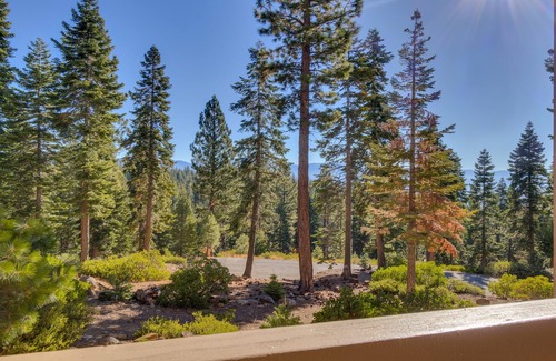 Carnelian Woods Haus | Berglied: 1 BR, 1. 5 BA Stadthaus in Carnelian Bay, Schlafmöglichkeiten für 4