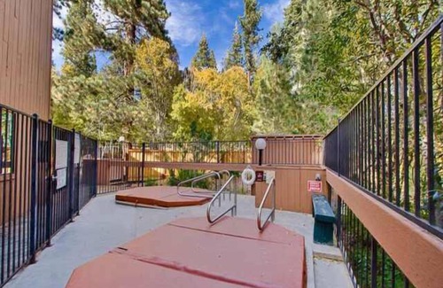 Carnelian Woods Haus | Berglied: 1 BR, 1. 5 BA Stadthaus in Carnelian Bay, Schlafmöglichkeiten für 4