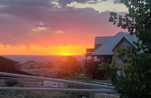 North Albuquerque Acres Wohnung | Mountain, Sunset and City light views! Country feel, city access!