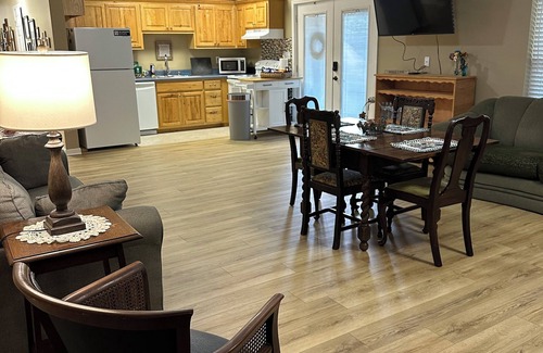 Silver Creek Haus | Mountain View 5 Queen Bedrooms WiFi FirePit BBQ