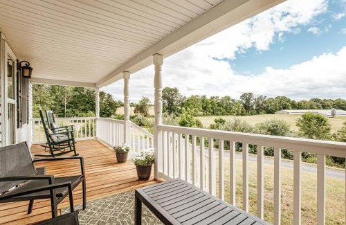 Luray Haus | Mountain View Farmhouse in Luray, Family Friendly