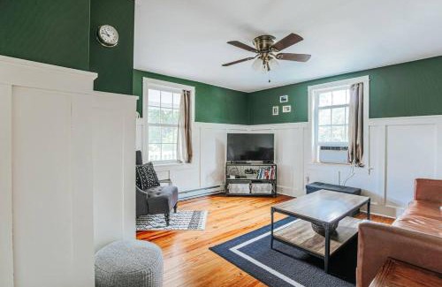 Luray Haus | Mountain View Farmhouse in Luray, Family Friendly