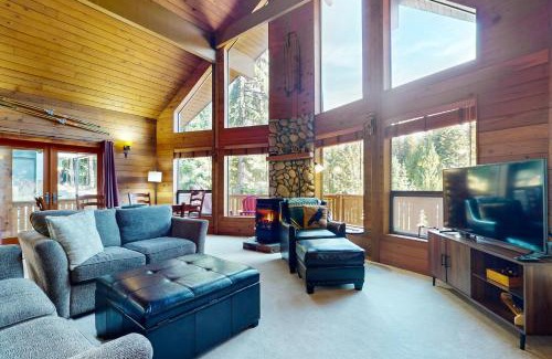 Hyak Haus | Mountain View Getaway