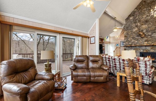 Seven Devils Haus | Mountain View, Pool Table, Deck, Game Room, Wet Bar