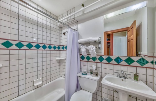 Sugar Bowl Resort Hotel | Mountain View Room