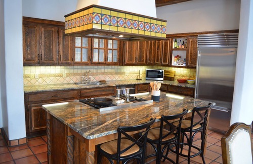 Arroyo Seco Haus | Mountain Views Hot Tub Access to Tennis Court and Indoor Pool