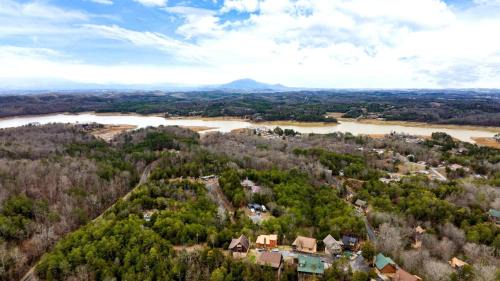 Sevierville Haus | Mountains are Calling by AvantStay Sleeps 8 Hot Tub Game Loft Located in Douglas Lake Resort