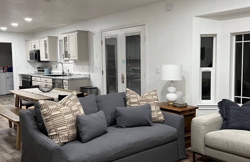 Lava Hot Springs Kabine | Mountainside @ Lava Hot Springs w/ Tesla Charger 220V