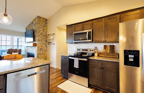 Front Royal Haus | Mountainside VUE with Hot tub!