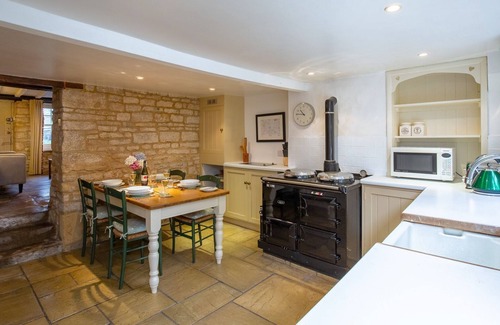 Longborough Hütte | Mouse Manor - pet friendly, Longborough near Stow-on-the-Wold