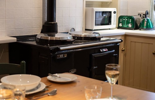 Longborough Hütte | Mouse Manor - pet friendly, Longborough near Stow-on-the-Wold