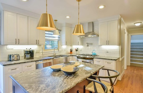 Greensboro Haus | Movie Theatre, Pool, Fire-pit, 7 Bedrooms