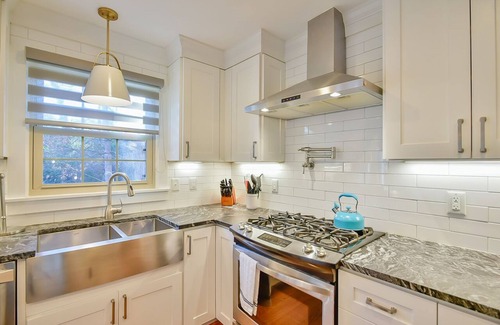 Greensboro Haus | Movie Theatre, Pool, Fire-pit, 7 Bedrooms