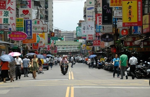 Zhongshan Wohnung | 【MRT 5 Bedrooms Apartment in center of Taipei】MRT in 1 min . Monthly stay only.