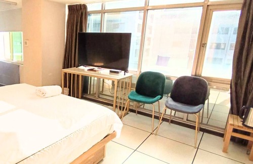 Zhongshan Wohnung | 【MRT Premium Room with French Window】Monthly stay