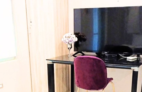 Zhongshan Wohnung | 【MRT Premium Room with Window and Balcony】Monthly Stay