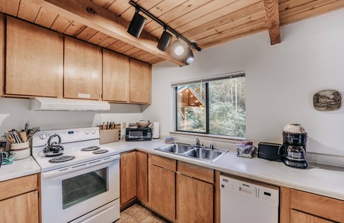Maple Falls Kabine | Mt Baker Lodging - Cabin 67 - Private 2-story Cabin With a Private hot tub