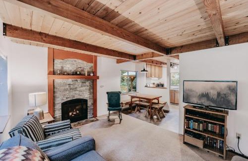 Maple Falls Skihütte | Mt Baker Lodging - Cabin 67 - Private 2-story cabin with a private hot tub