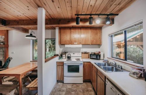 Maple Falls Skihütte | Mt Baker Lodging - Cabin 67 - Private 2-story cabin with a private hot tub