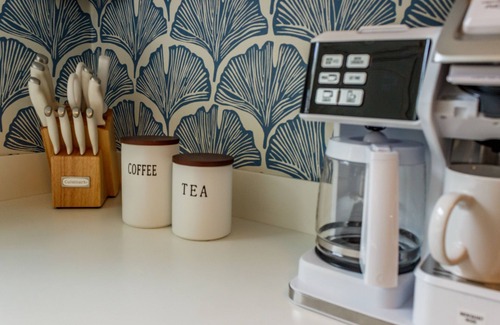 Mount Lebanon Haus | Mt. Lebanon/Luxury/Parking /King Bed/ Sleeps 8