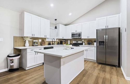 Prospect Heights Haus | Mt. Prospect 4BR Haven Awaits