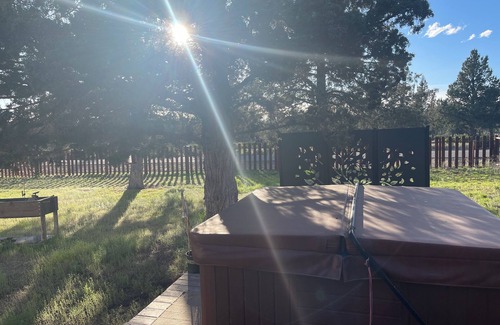 Weed Haus | Mt Shasta, Lake Siskiyou, Montague Balloon Festival - house in peaceful Weed.