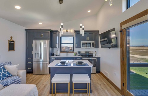 Kalispell Kabine | Mtn-View Tiny Home w/ Grill Near Skiing!