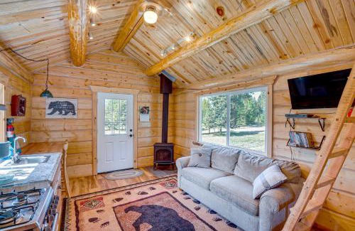Trout Creek Wohnung | Mtn Views and Fireplace Cozy Trout Creek Tiny Home