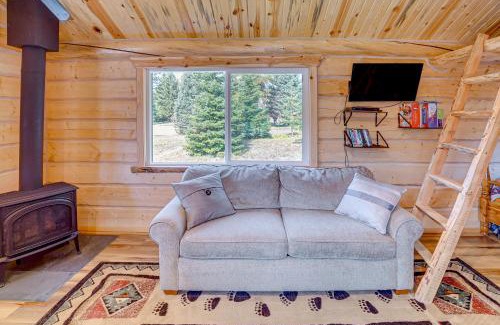 Trout Creek Wohnung | Mtn Views and Fireplace Cozy Trout Creek Tiny Home