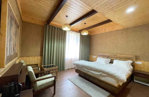 Keylong Hotel | Mud Essence