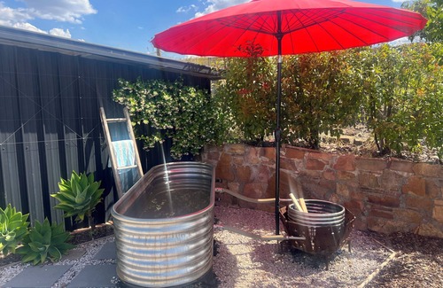 Collingwood Haus | MUDGEE - expansive views, complete privacy, dog friendly holiday cottage