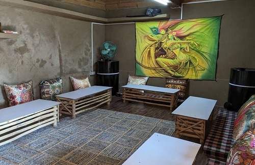 Gunehr Haus | Mudhouse in tranquility and Dhauladhar's wondrous delight