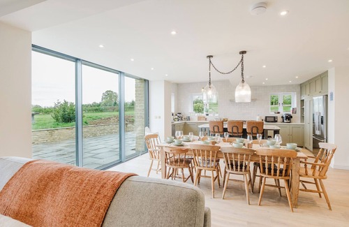 Malmesbury Haus | Mulberry Cottage 5BD in Wiltshire