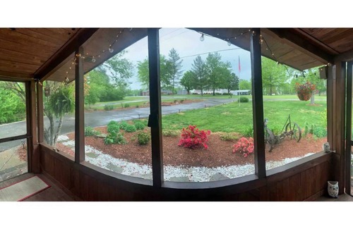 Kedron Hütte | Mule Town Cottage, Historic Columbia TN. 3BR/2BA