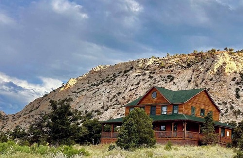 Teasdale Haus | Muley Twist Retreat: Capitol Reef - 6b6b