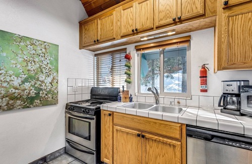 Bear Valley Haus | Multi-Family Cabin in Great Location! - Home #183 by Bear Valley Vacation Rentals