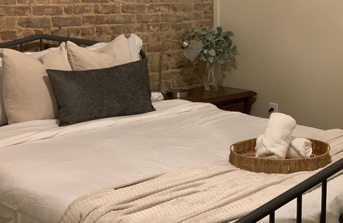 Sheffield Wohnung | Muscle Shoals Retreat- Relaxing Historic Downtown Loft