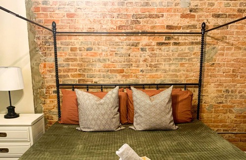 Sheffield Wohnung | Muscle Shoals Retreat- Relaxing Historic Downtown Loft