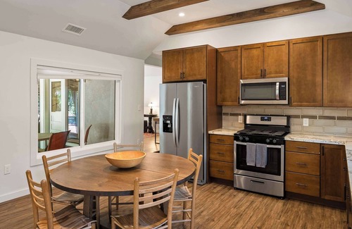 Southside Haus | Downtown Retreat w/ Sauna | Fire Pit | Near NAU