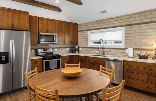 Southside Haus | Downtown Retreat w/ Sauna | Fire Pit | Near NAU