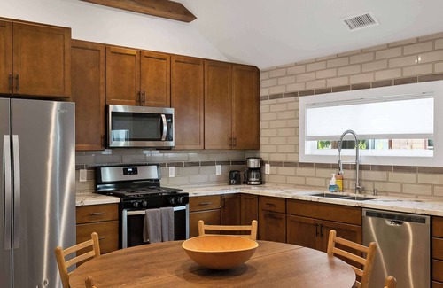 Southside Haus | Downtown Retreat w/ Sauna | Fire Pit | Near NAU