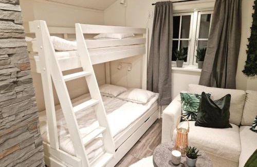 Leksand Municipality Haus | Mysig timmerstuga på dalagård