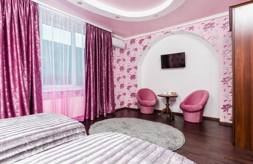 Holosiivskyj Hotel | naDobu Hotel Roshe