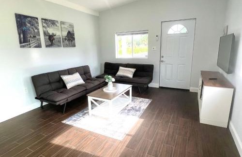 Rural Estates Haus | Naples Charming Cottage