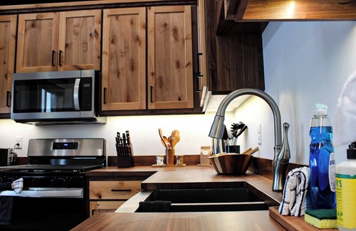 McIntosh County Kabine | Napoleon Cottage: Lakefront Stay on Dry Lake, ND - Beach, Sauna, Pontoon & More