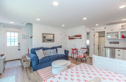 Breakwater Village Hütte | Narragansett Coastal Charmer with Private Beach & Ocean Views!!!