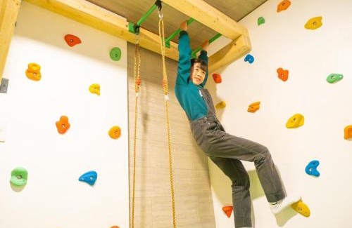 Nasu Haus | Nasu Adventures Inn お子さま大興奮 吹き抜け全面アスレチックネット屋根付き本格BBQで楽しむ森の中のファンタジーな宿